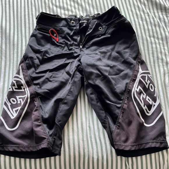 Troy Lee designs downhill mountain bike - Picture 1 of 5